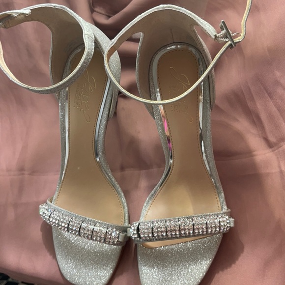 🌸Jewel Badgley Mischka Ranya Sandal🌸 - Picture 2 of 9